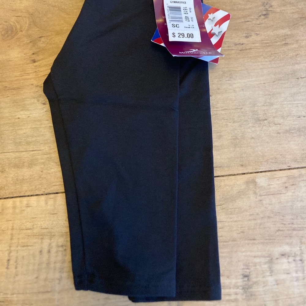 NWT Motionwear black lycra capri leggings